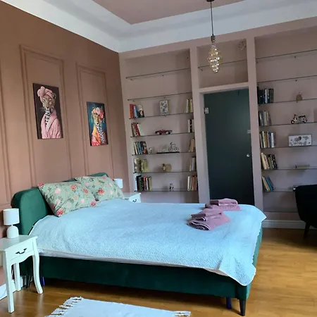 Cozy Townhouse In The Heart Of Apartment *