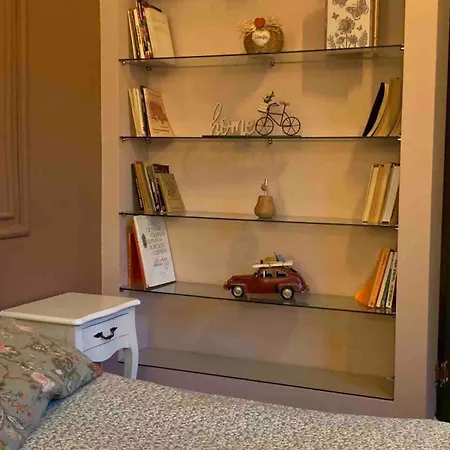 Cozy Townhouse In The Heart Of